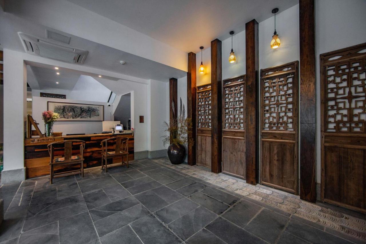 Serene Vale Inn Guilin-Free One Way Pick Up Service To High-Speed Railway Station For 2 Nights מראה חיצוני תמונה