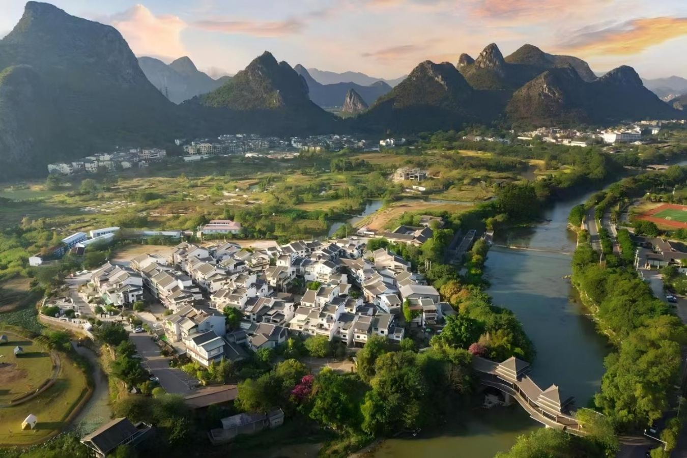 Serene Vale Inn Guilin-Free One Way Pick Up Service To High-Speed Railway Station For 2 Nights מראה חיצוני תמונה