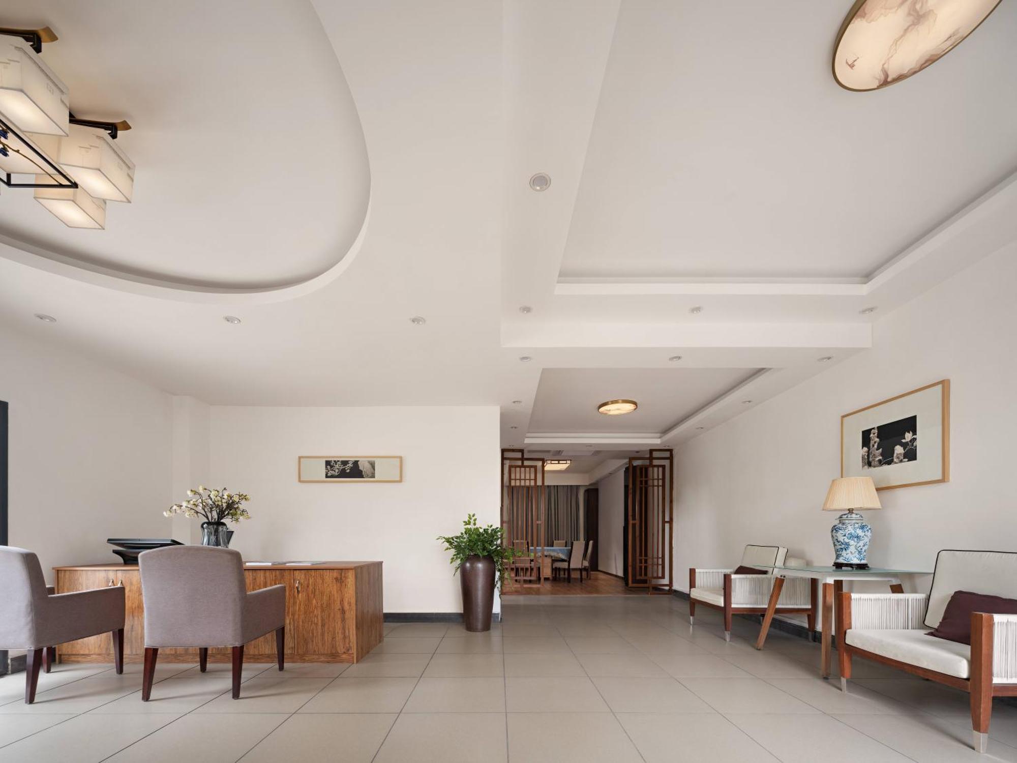 Serene Vale Inn Guilin-Free One Way Pick Up Service To High-Speed Railway Station For 2 Nights מראה חיצוני תמונה