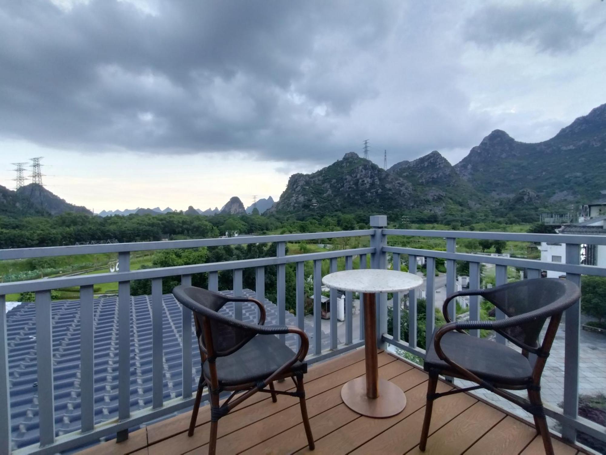 Serene Vale Inn Guilin-Free One Way Pick Up Service To High-Speed Railway Station For 2 Nights מראה חיצוני תמונה