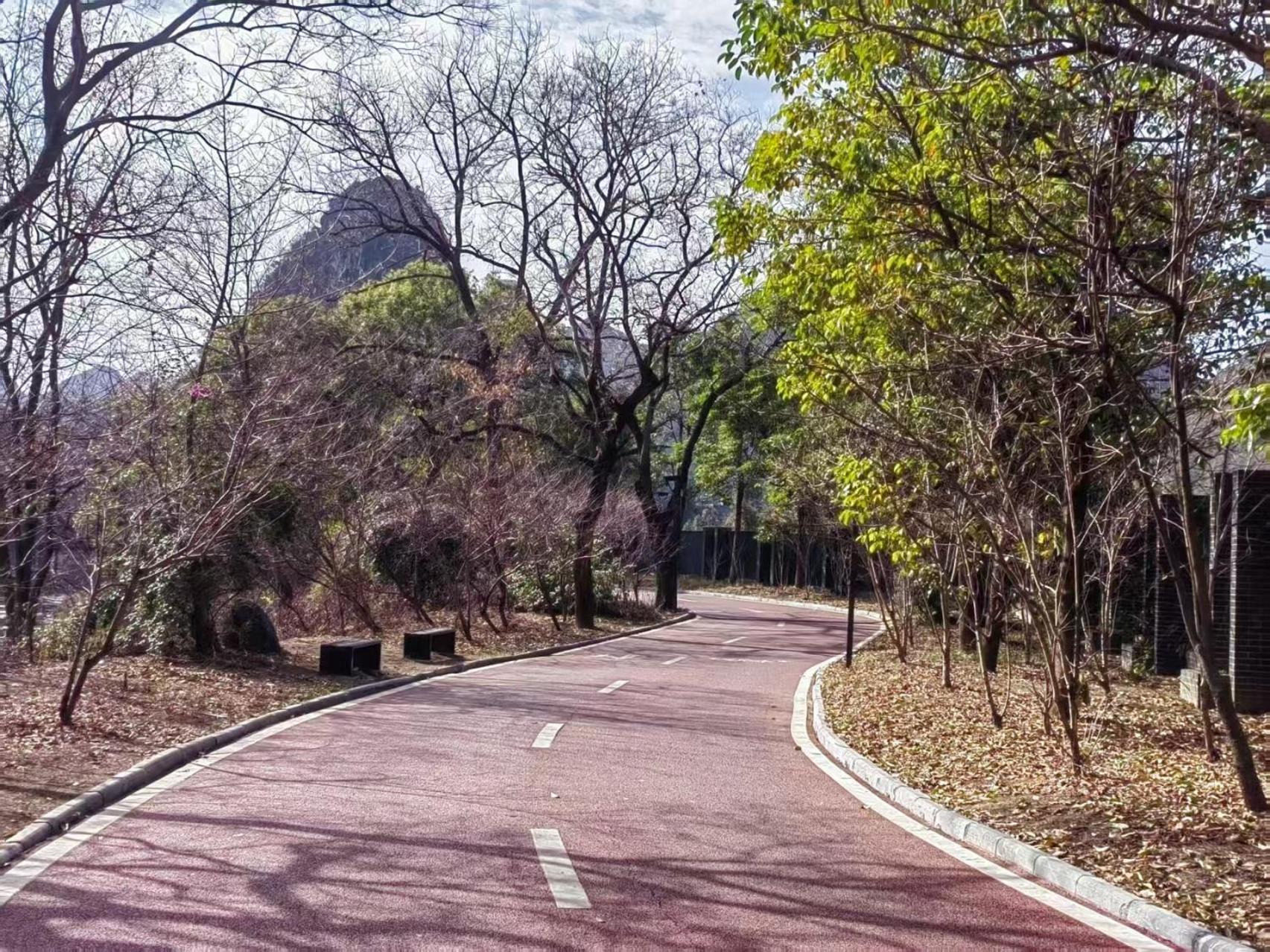 Serene Vale Inn Guilin-Free One Way Pick Up Service To High-Speed Railway Station For 2 Nights מראה חיצוני תמונה